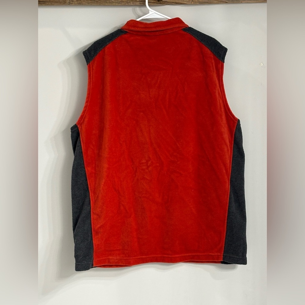 Columbia Vibrant Red and Charcoal Vest - Picture 4 of 4